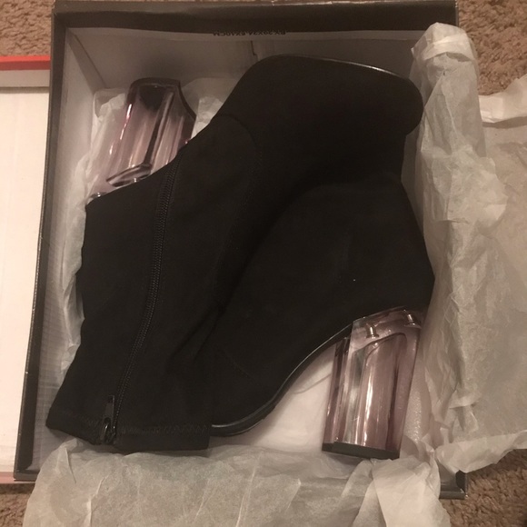 Stylish Boots - Picture 4 of 5